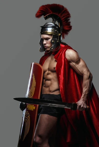 Mann in römischer Rüstung. — Stockfoto