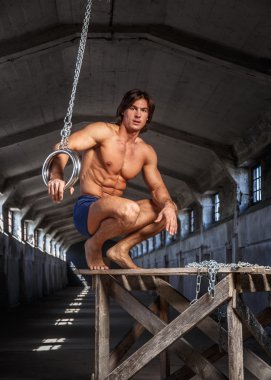 Adam egzersiz jimnastik yüzük