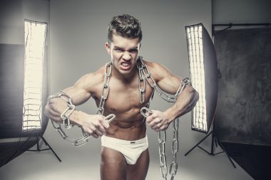 Kaslı erkek model beyaz külot