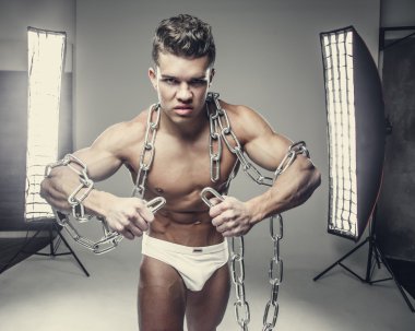 Kaslı erkek model beyaz külot