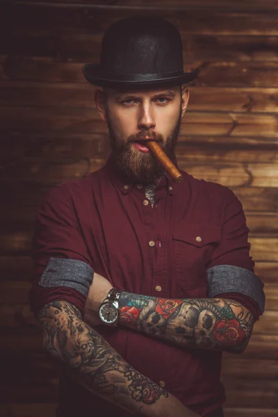 Baard van de moderne mens in shirt. — Stockfoto