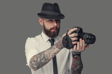 dijital SLR fotoğraf makinesi olan adam