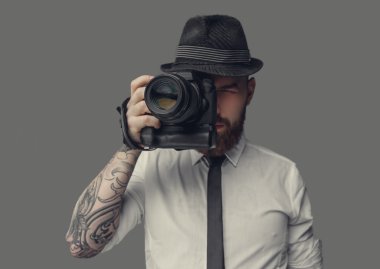 dijital SLR fotoğraf makinesi olan adam