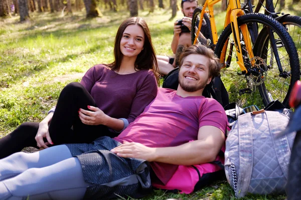 Meg pihentető egy parkban — Stock Fotó