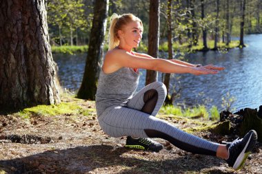 Genç kadın spor egzersiz