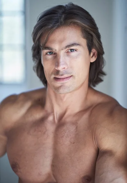 Retrato de shirtless muscular masculino — Fotografia de Stock