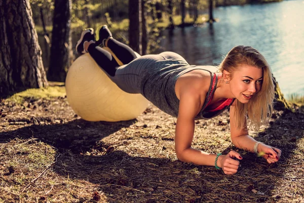 Young female in sportswear exercising — Stock Photo, Image