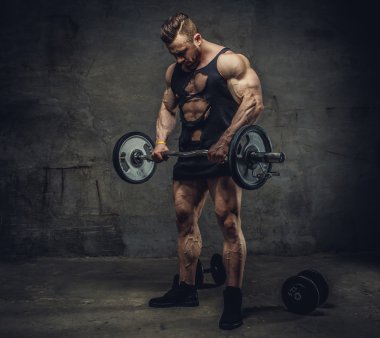 Harika bodybulder pazı yapıyor 