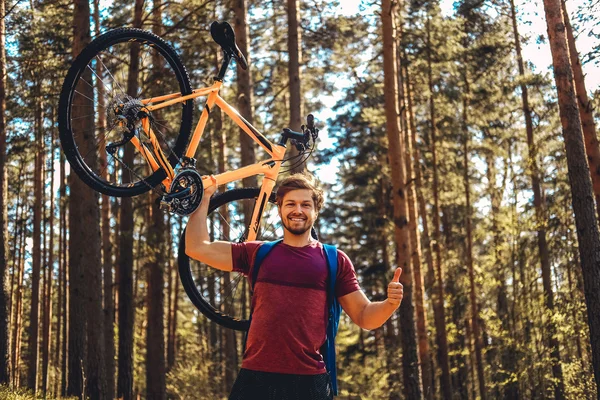 Positiver sportlicher Rüde — Stockfoto