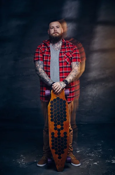 Bearded skateboarder with longboard — Stock Photo, Image