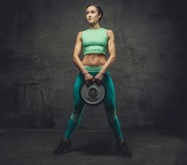 Sportieve vrouw in azure sportkleding — Stockfoto