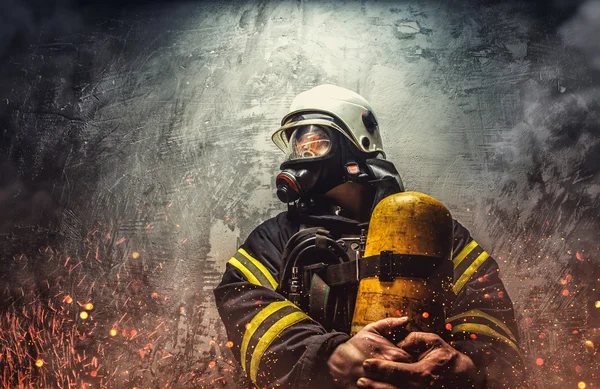 Firefighter in oxygen mask — Stock Photo, Image