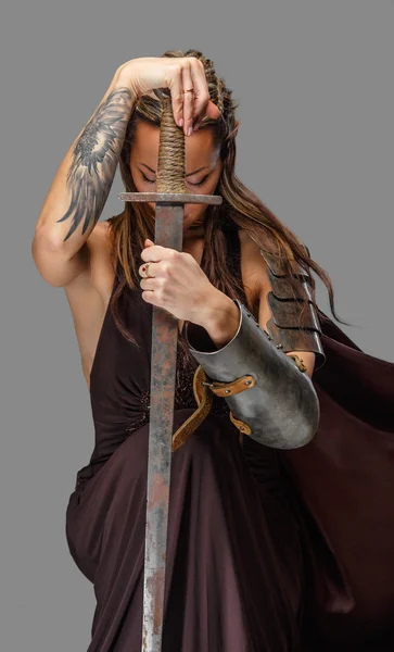 Elf woman warrior with sword — Stock Photo, Image