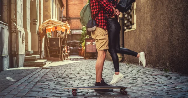 Cheerful couple with longboard — Stock Photo, Image