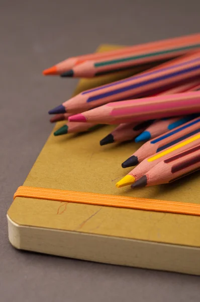 Kolaż multicolor ołówki — Zdjęcie stockowe