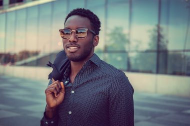 Casual Afrika erkek poz