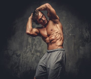 kas gömleksiz erkek