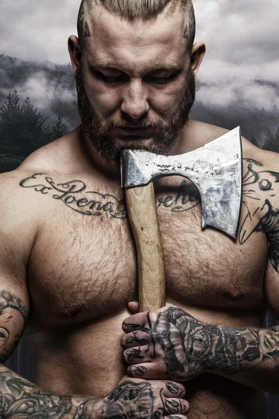 Male with vikings axe — Stock Photo, Image