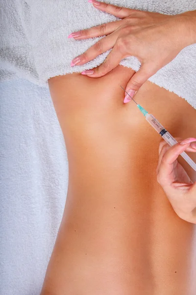 Therapist doing syringe injection — Stock Photo, Image