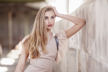 erkek doğal yumuşak ışık