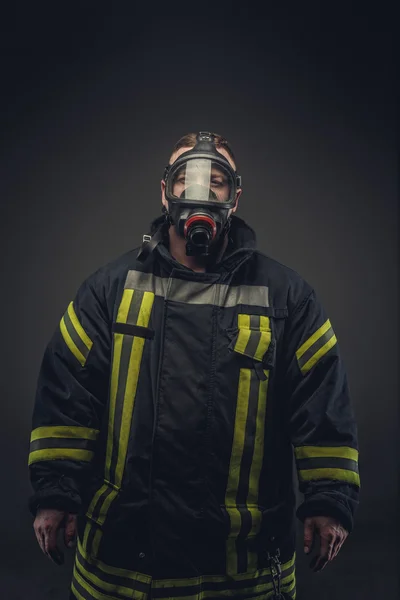 Πυροσβέστης σε μάσκα οξυγόνου. — Φωτογραφία Αρχείου