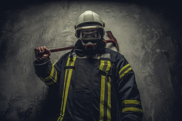 Firefighter in oxygen mask. — Stock Photo, Image