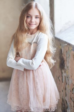 sevimli sarışın kadın