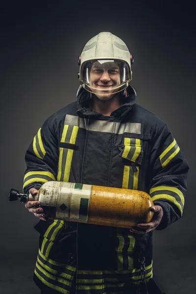 Πυροσβέστης σε ασφάλεια ομοιόμορφη — Φωτογραφία Αρχείου