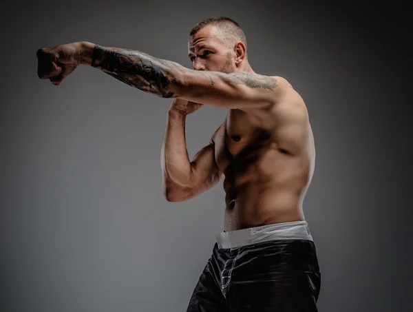 Aggressive tattooed fighter — Stock Photo, Image