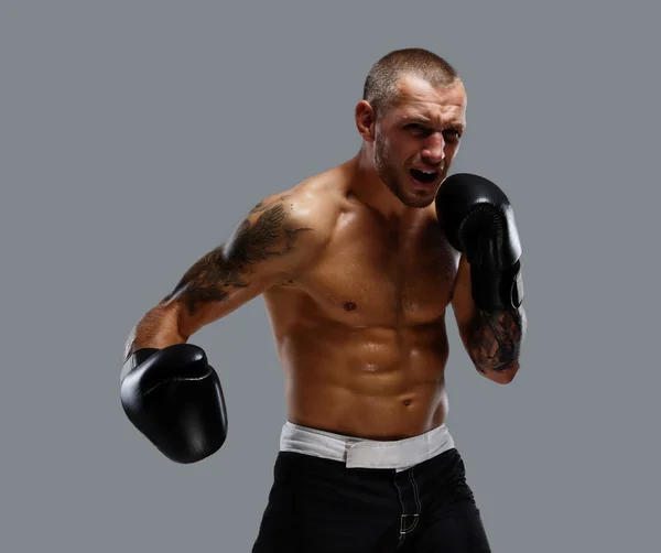 Aggressive tattooed fighter — Stock Photo, Image