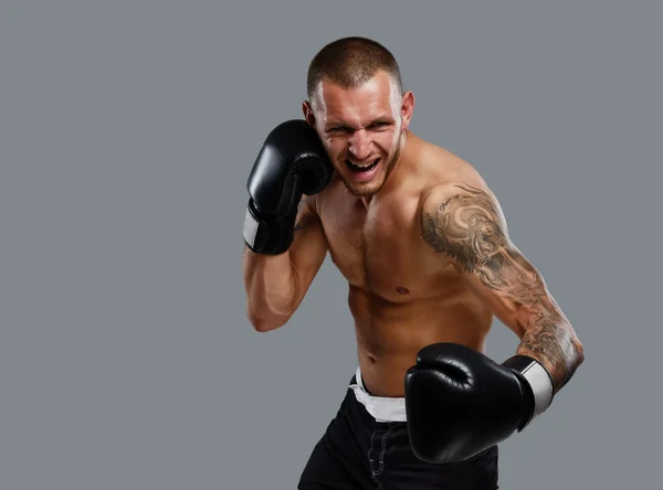 Aggressive tattooed fighter — Stock Photo, Image