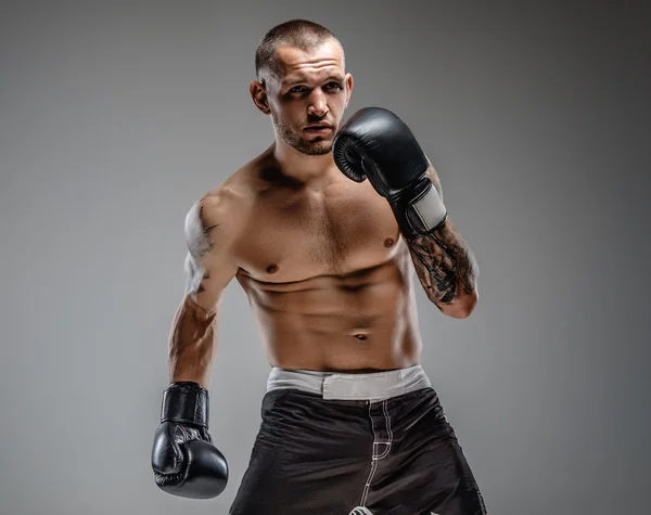 Aggressive tattooed fighter — Stock Photo, Image