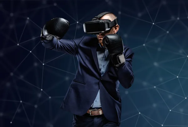 Combattente con occhiali di realtà virtuale — Foto Stock