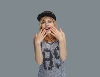 Bir kap içinde modern hip hop kadın