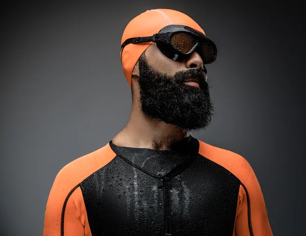 Masculino em terno de mergulho neopren laranja — Fotografia de Stock