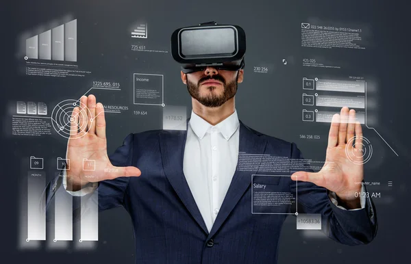 Male with virtual reality glasses — Stock Photo, Image