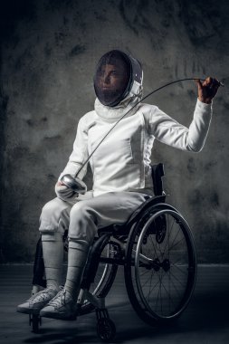 Kadın Paralimpik tekerlekli sandalye fencer
