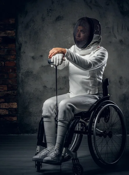 Fauteuil roulant paralympique féminin escrime — Photo