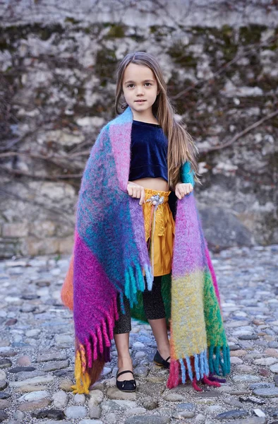 Tizenéves női borított takaró — Stock Fotó
