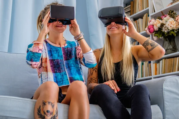 Meisjes met VR-bril — Stockfoto