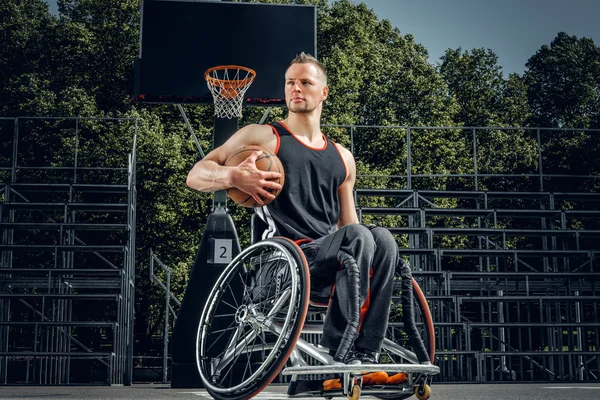 Nyomorék Kerekesszékes kosárlabda játékos — Stock Fotó