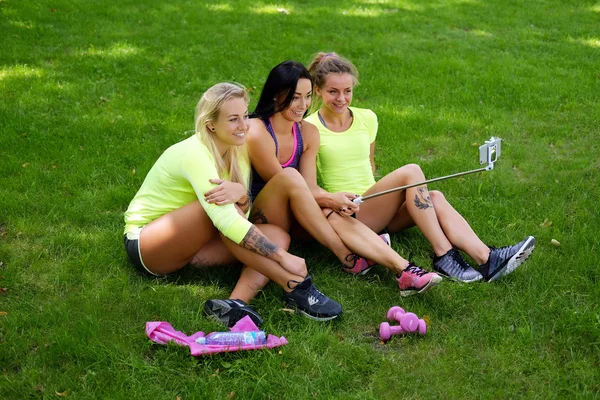 Három vonzó sportos nők — Stock Fotó