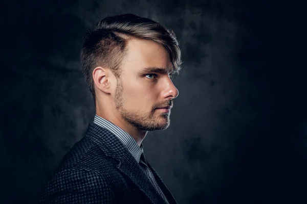 Homem elegante em um terno — Fotografia de Stock