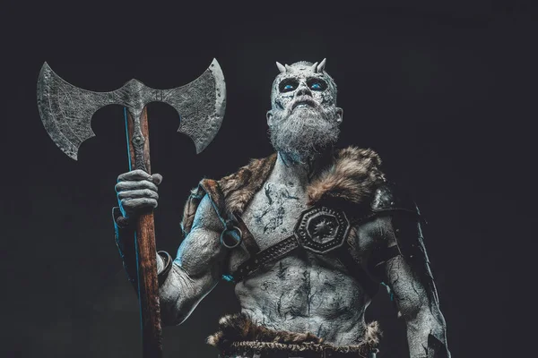 Evil fashion of dead warrior with axe in dark background — Stock Photo, Image