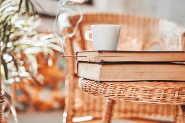 Bambu mobilyalarla çalışmak ve eğitim için oturma odası