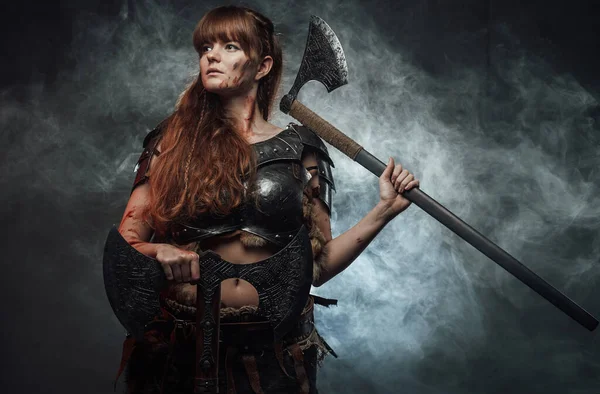 Scandinavian female conqueror armed with axes — Stock Photo, Image