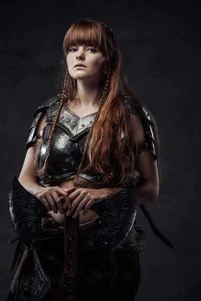 Beautiful woman viking with two handed axe in dark background — Stock Photo, Image