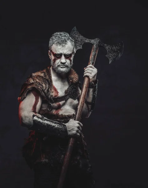 Medieval fighter with white skin holding axe in dark background — Stock Photo, Image