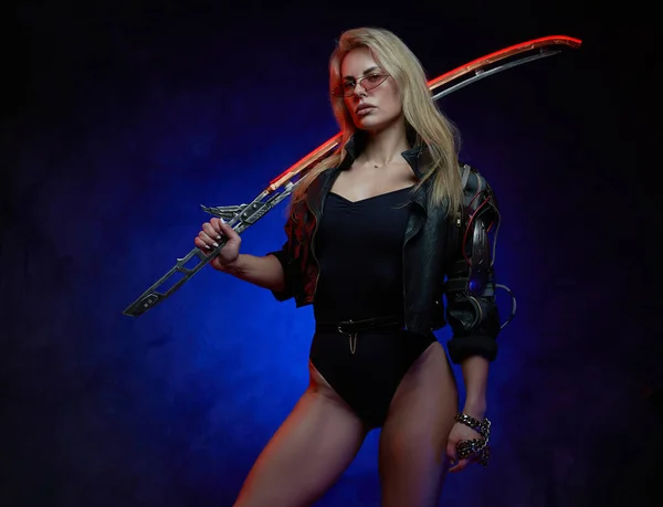 Dangerous and beautiful woman fighter with sword — Stock Photo, Image