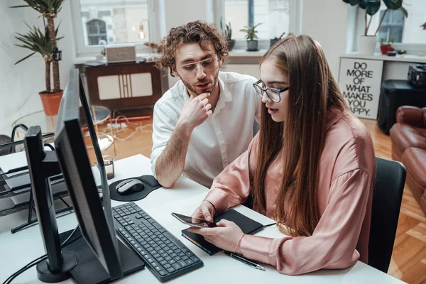 Beroepsbezigheid van vrouwelijke en mannelijke parlementsleden — Stockfoto